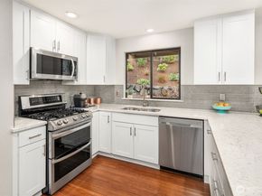 6700 81st Avenue SE, Mercer Island WA 98040