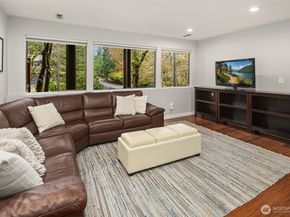 6700 81st Avenue SE, Mercer Island WA 98040