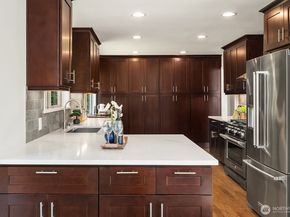 12516 SE 4th Place, Bellevue WA 98005