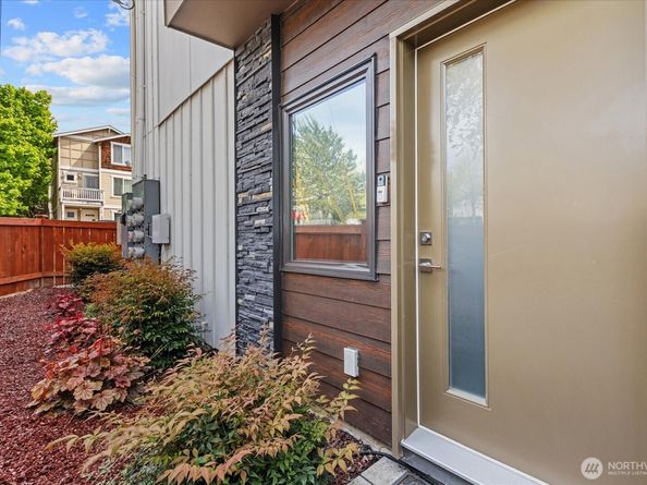 10170 Holman Road NW H, Seattle WA 98177