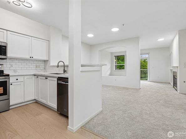 2009 196th Street SE D202, Bothell WA 98012