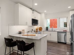 12526 15th Avenue NE D, Seattle WA 98125