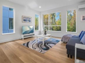 10628 E Riverside Dr, Bothell WA 98011