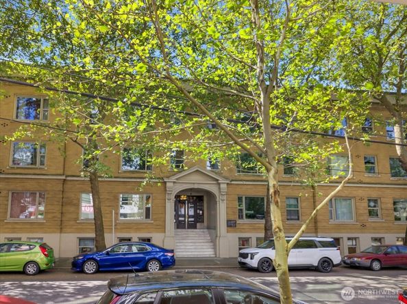7 Harrison Street 17, Seattle WA 98109