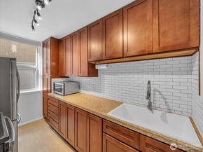 7 Harrison Street 17, Seattle WA 98109