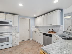 400 S 46th Place B, Renton WA 98055