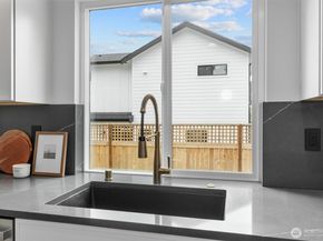 4257 W 33rd Ave W 1, Seattle WA 98199