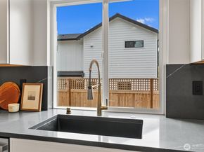4257 W 33rd Ave W 1, Seattle WA 98199