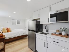 4257 W 33rd Ave W 1, Seattle WA 98199