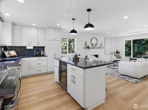 4257 W 33rd Ave W 1, Seattle WA 98199