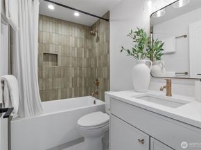 4257 W 33rd Ave W 1, Seattle WA 98199