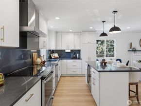 4257 W 33rd Ave W 1, Seattle WA 98199