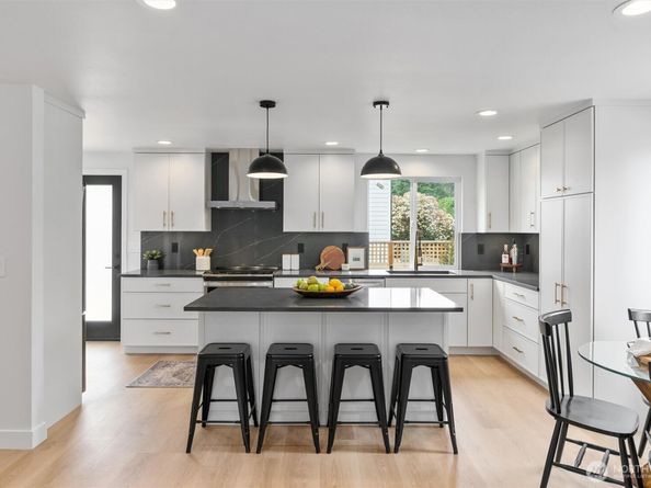 4257 W 33rd Ave W 1, Seattle WA 98199