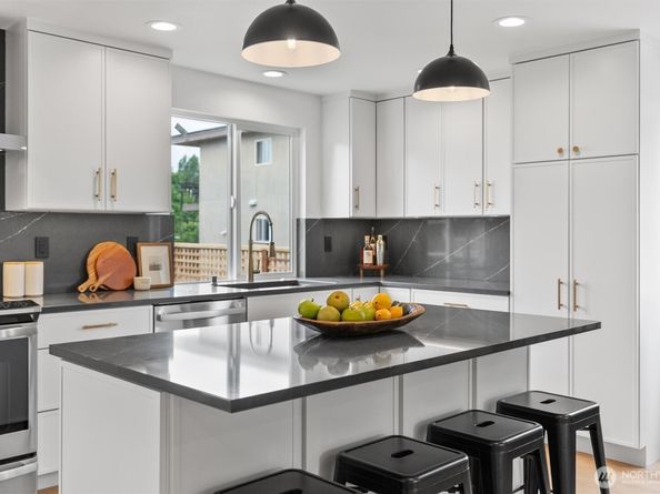 4257 W 33rd Ave W 1, Seattle WA 98199