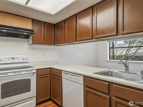 23003 Lakeview Drive 208, Mountlake Terrace WA 98043