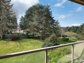23003 Lakeview Drive 208, Mountlake Terrace WA 98043