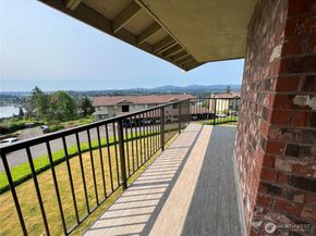 3370 Narrows View Lane NE 202, Bremerton WA 98310
