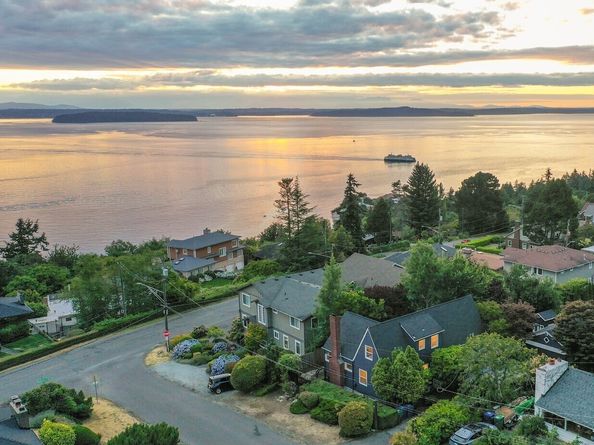4432 SW 102nd Street, Seattle WA 98146