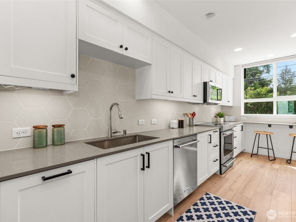 2106 NE 85th Street E, Seattle WA 98115