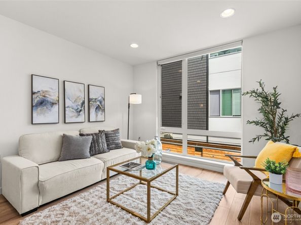 2106 NE 85th Street E, Seattle WA 98115