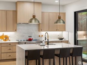 3832 32nd Avenue W, Seattle WA 98199