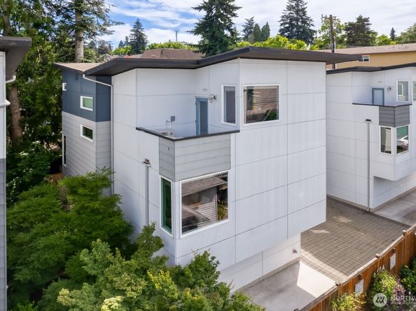 6533 34th Avenue SW B, Seattle WA 98126