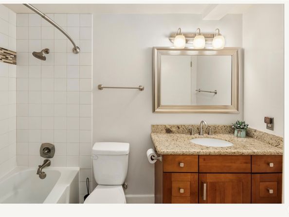 919 2nd Avenue W 204, Seattle WA 98119