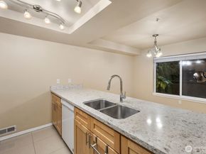 15511 35th Avenue W H, Lynnwood WA 98087