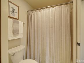 3890 Whitman Avenue N 301, Seattle WA 98103