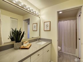 3890 Whitman Avenue N 301, Seattle WA 98103