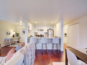 3890 Whitman Avenue N 301, Seattle WA 98103