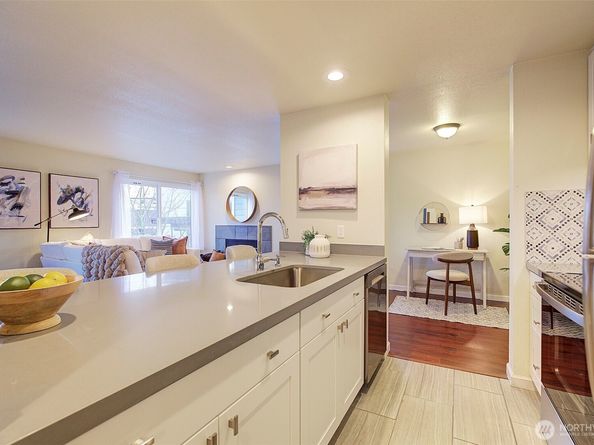 3890 Whitman Avenue N 301, Seattle WA 98103