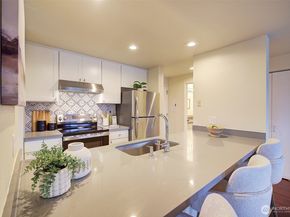 3890 Whitman Avenue N 301, Seattle WA 98103