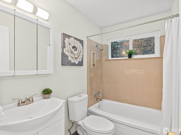 1020 S 230th Street B108, Des Moines WA 98198