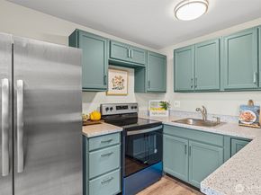 1020 S 230th Street B108, Des Moines WA 98198