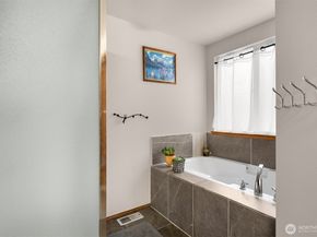 2632 NE 24th Court, Renton WA 98056