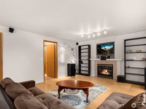 2632 NE 24th Court, Renton WA 98056