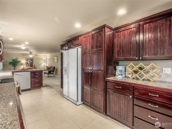 7505 212th Street SW C301, Edmonds WA 98026