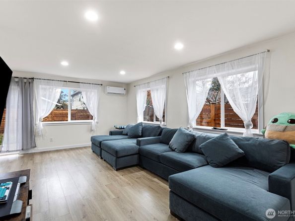 10615 2nd Place SW, Seattle WA 98146