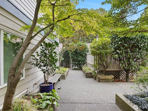 2727 E Franklin 102, Seattle WA 98102