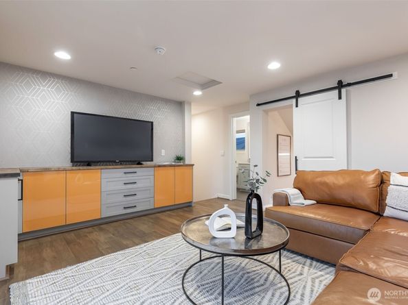 960 6th Walk NE, Issaquah WA 98029