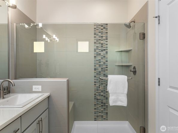 960 6th Walk NE, Issaquah WA 98029