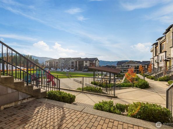 960 6th Walk NE, Issaquah WA 98029