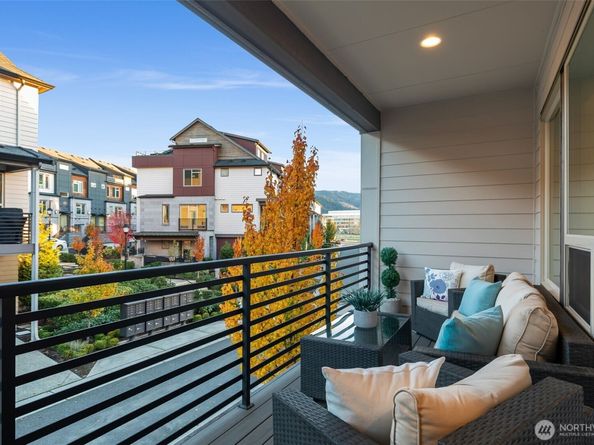 960 6th Walk NE, Issaquah WA 98029