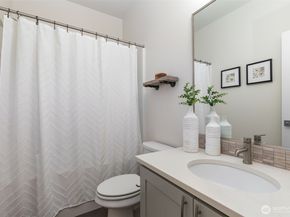 960 6th Walk NE, Issaquah WA 98029