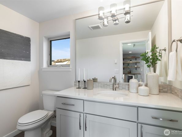 960 6th Walk NE, Issaquah WA 98029