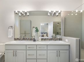 960 6th Walk NE, Issaquah WA 98029