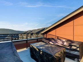 960 6th Walk NE, Issaquah WA 98029