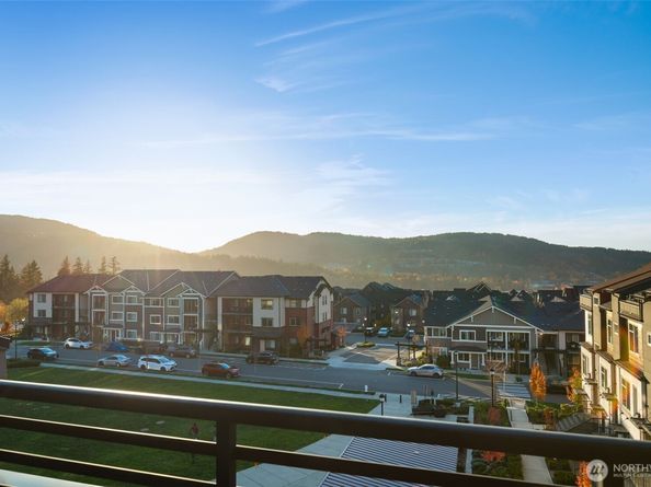 960 6th Walk NE, Issaquah WA 98029