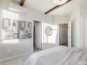 960 6th Walk NE, Issaquah WA 98029